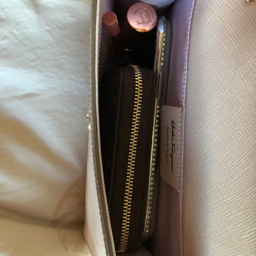 Ferragamo blush crossbody - Picture 9 of 10